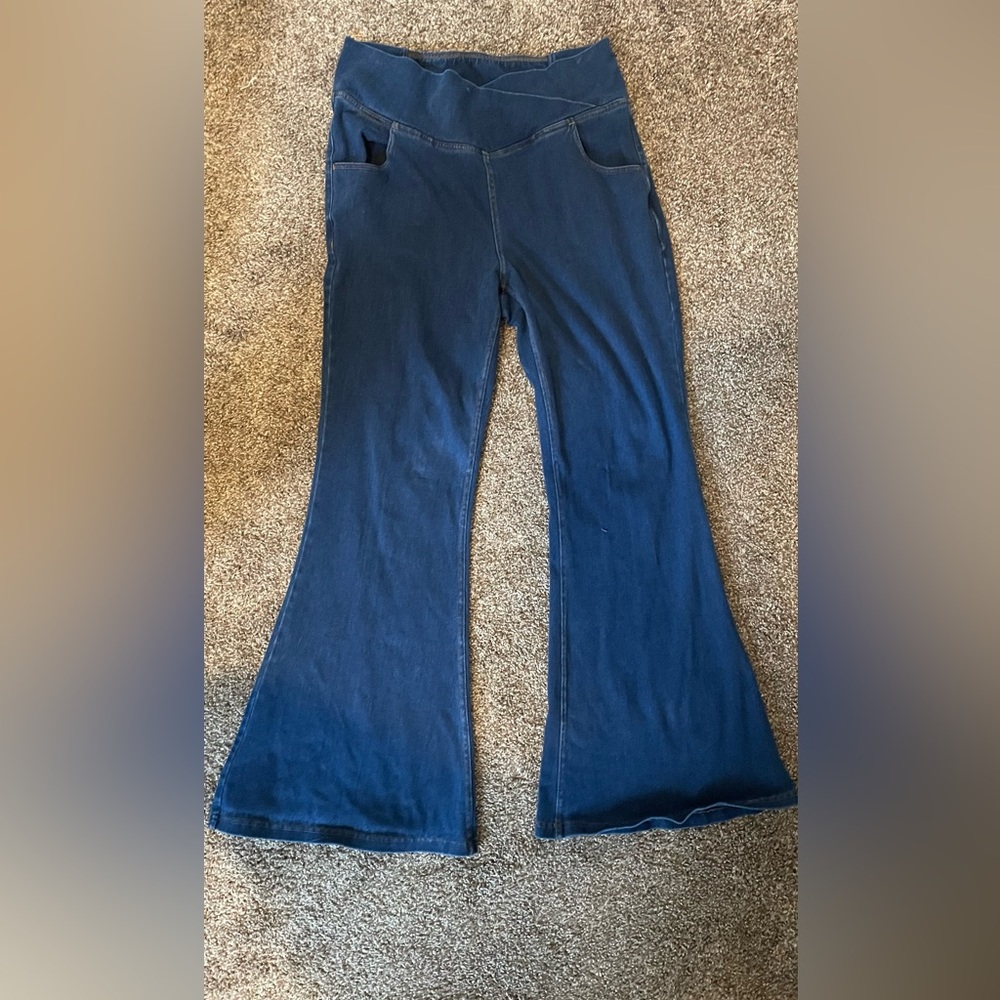 Elegant Navy Flare Jeans